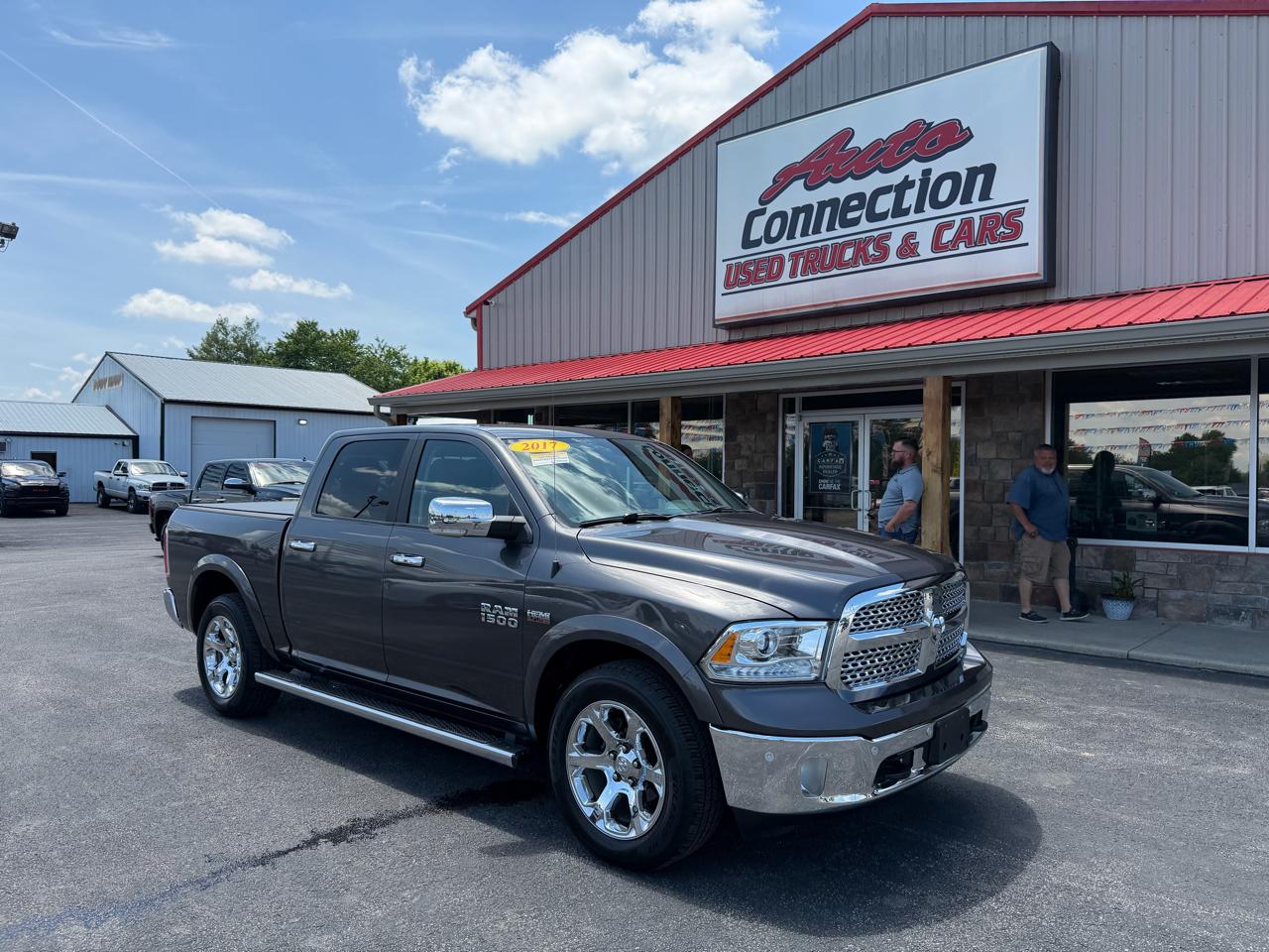 RAM 1500 Laramie 4x4 Crew Cab 5'7" Box 2017