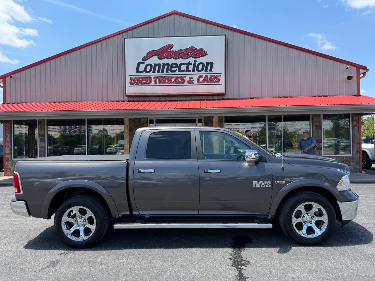 RAM 1500 Laramie 4x4 Crew Cab 5'7" Box 2017