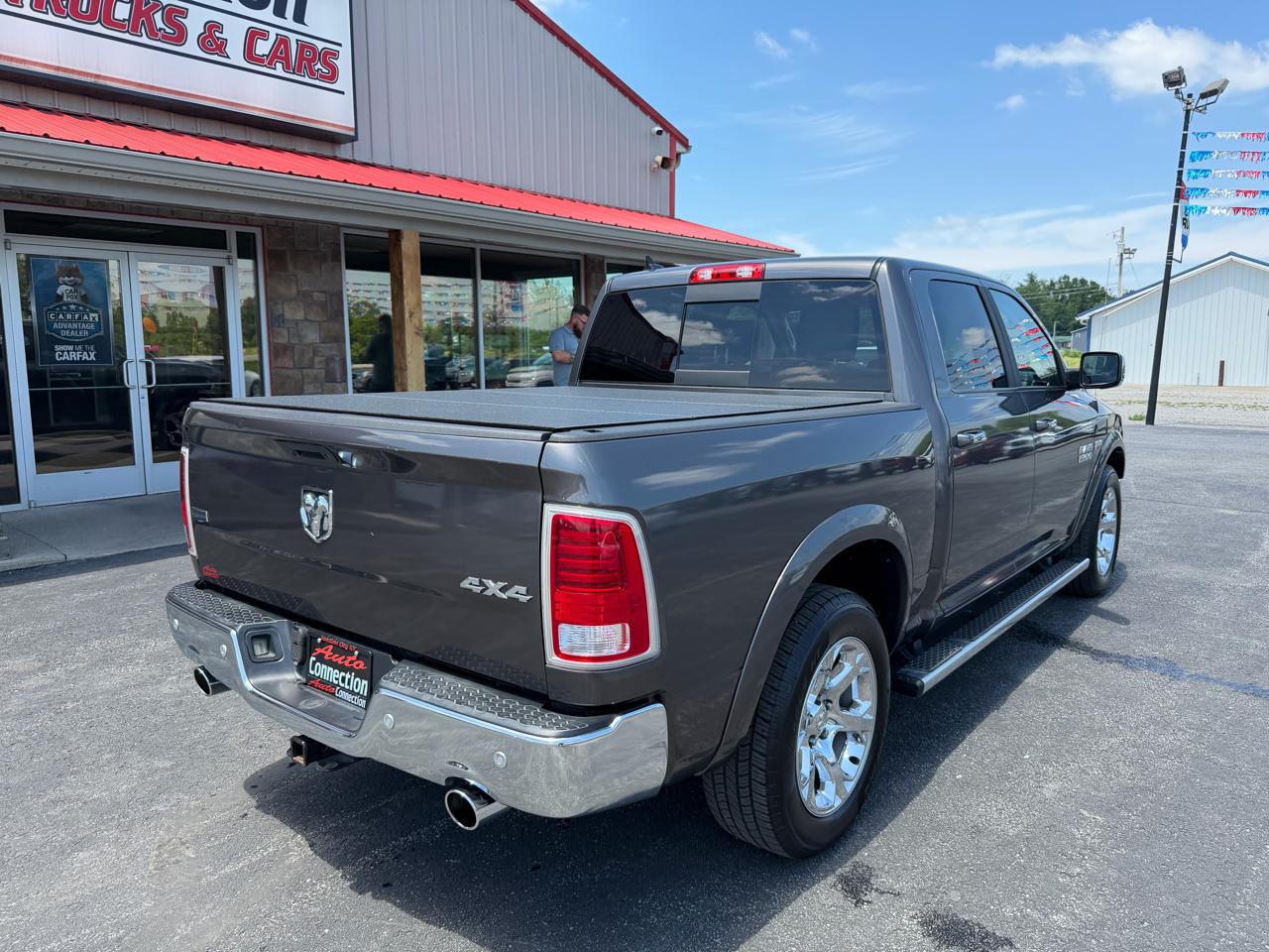 RAM 1500 Laramie 4x4 Crew Cab 5'7" Box 2017