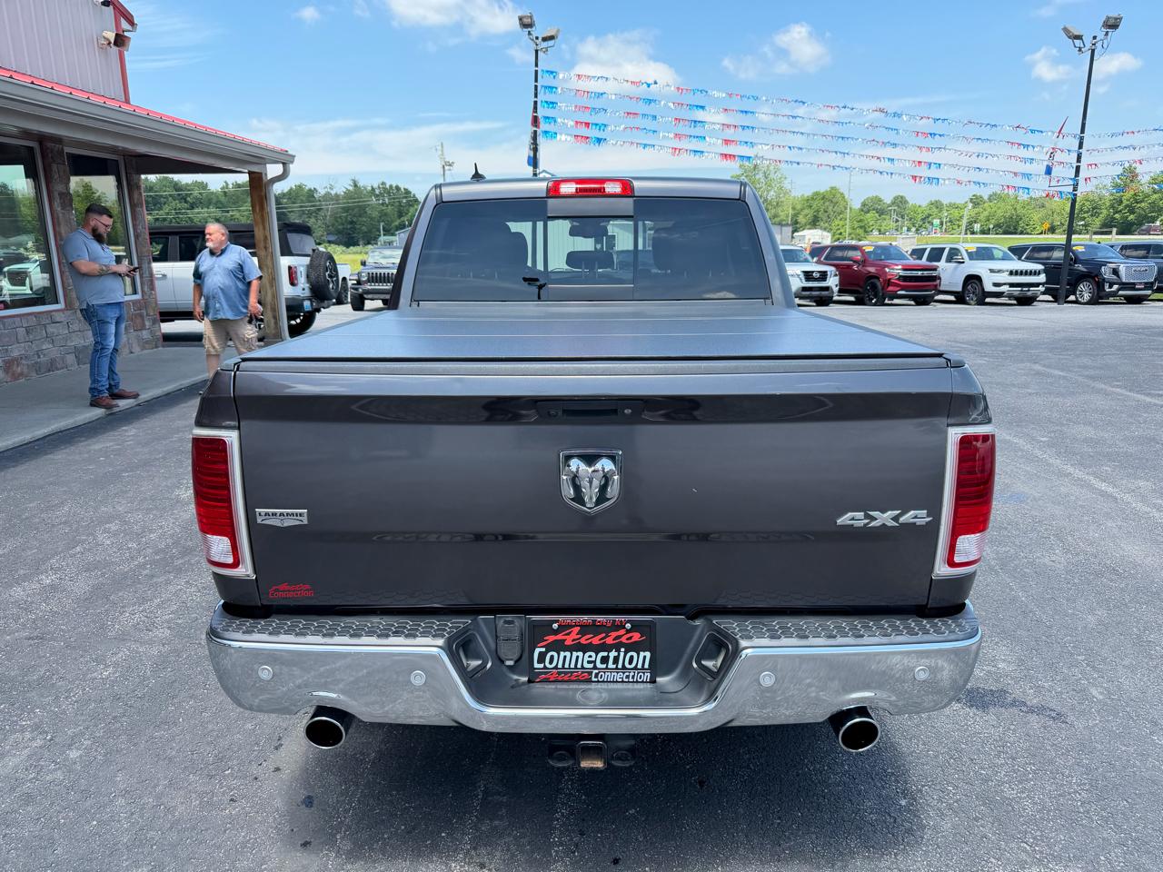 RAM 1500 Laramie 4x4 Crew Cab 5'7" Box 2017