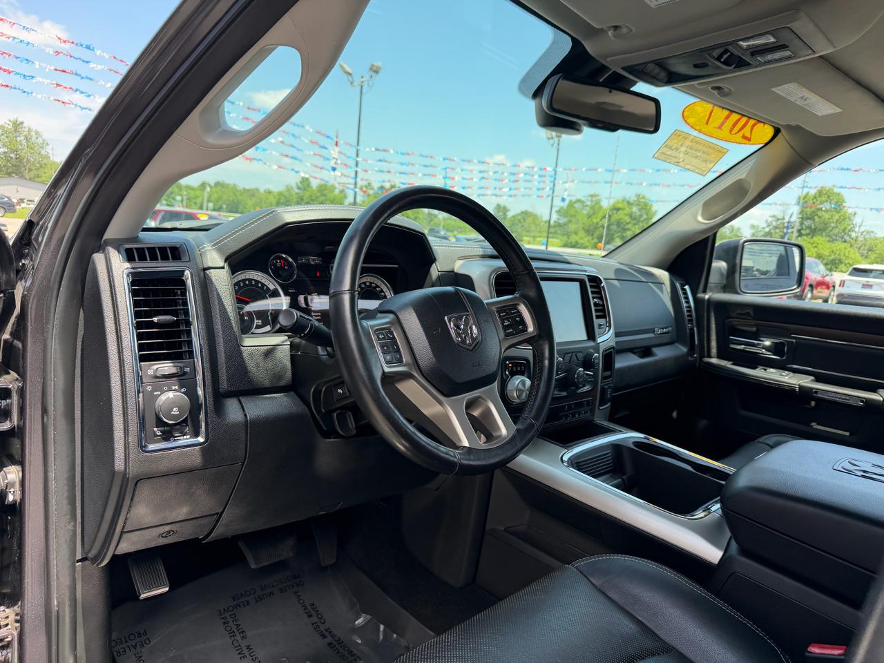 RAM 1500 Laramie 4x4 Crew Cab 5'7" Box 2017