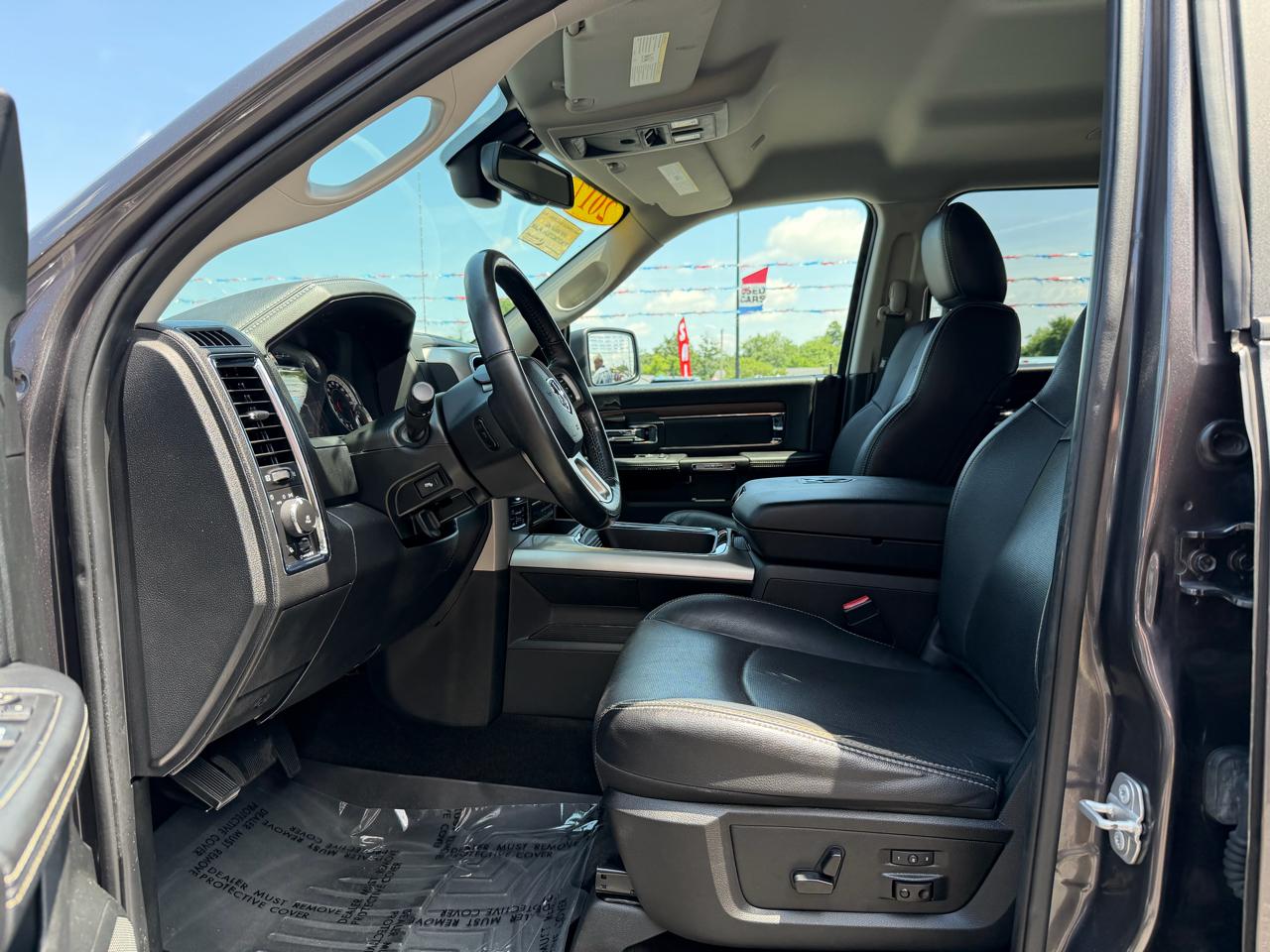 RAM 1500 Laramie 4x4 Crew Cab 5'7" Box 2017