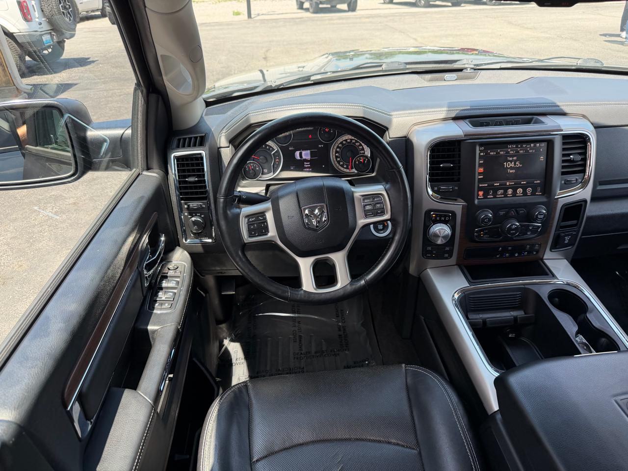 RAM 1500 Laramie 4x4 Crew Cab 5'7" Box 2017