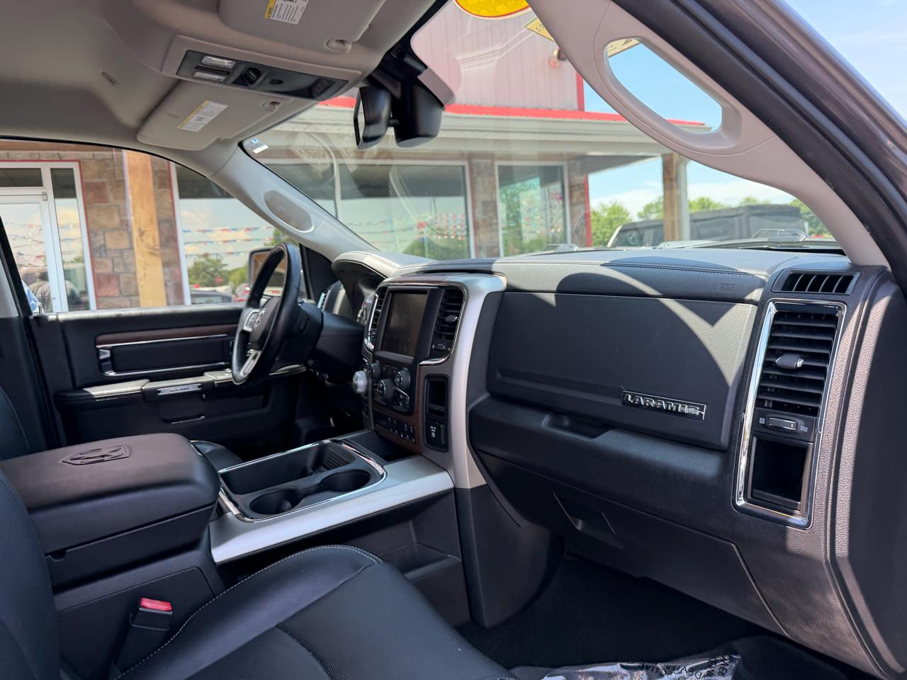 RAM 1500 Laramie 4x4 Crew Cab 5'7" Box 2017