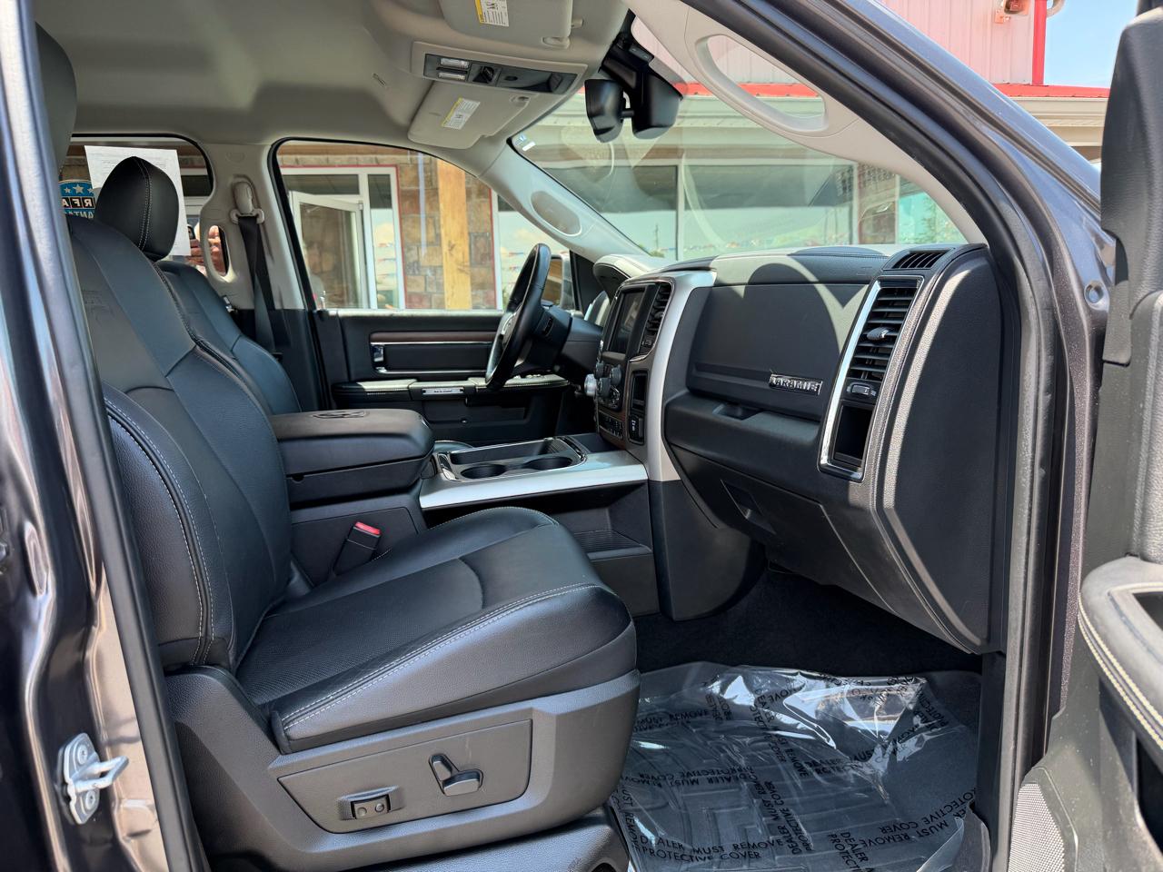 RAM 1500 Laramie 4x4 Crew Cab 5'7" Box 2017