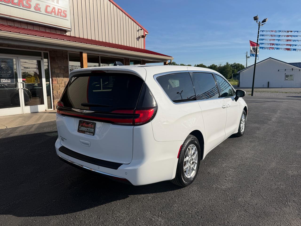 Chrysler Pacifica Touring L FWD 2023