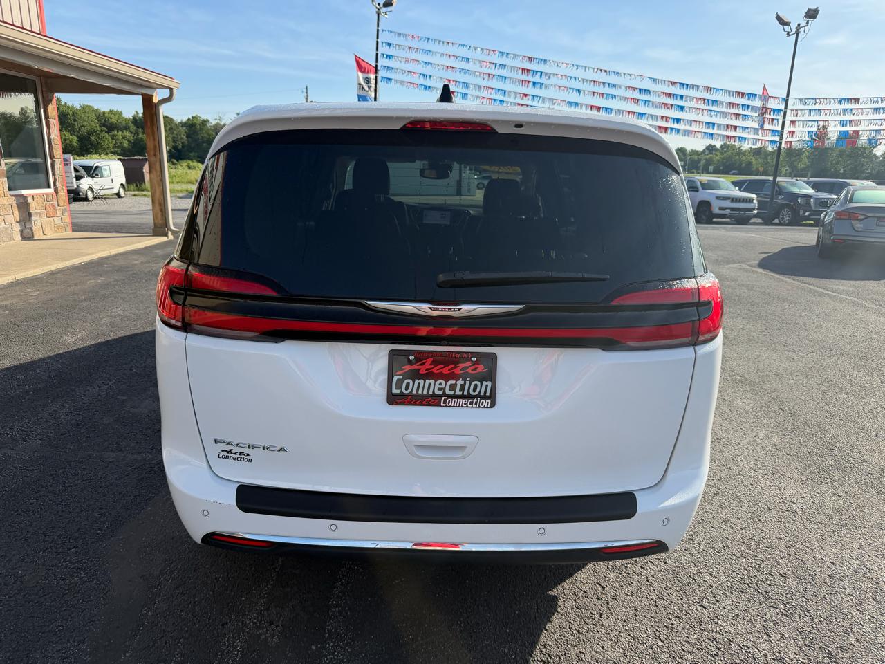 Chrysler Pacifica Touring L FWD 2023