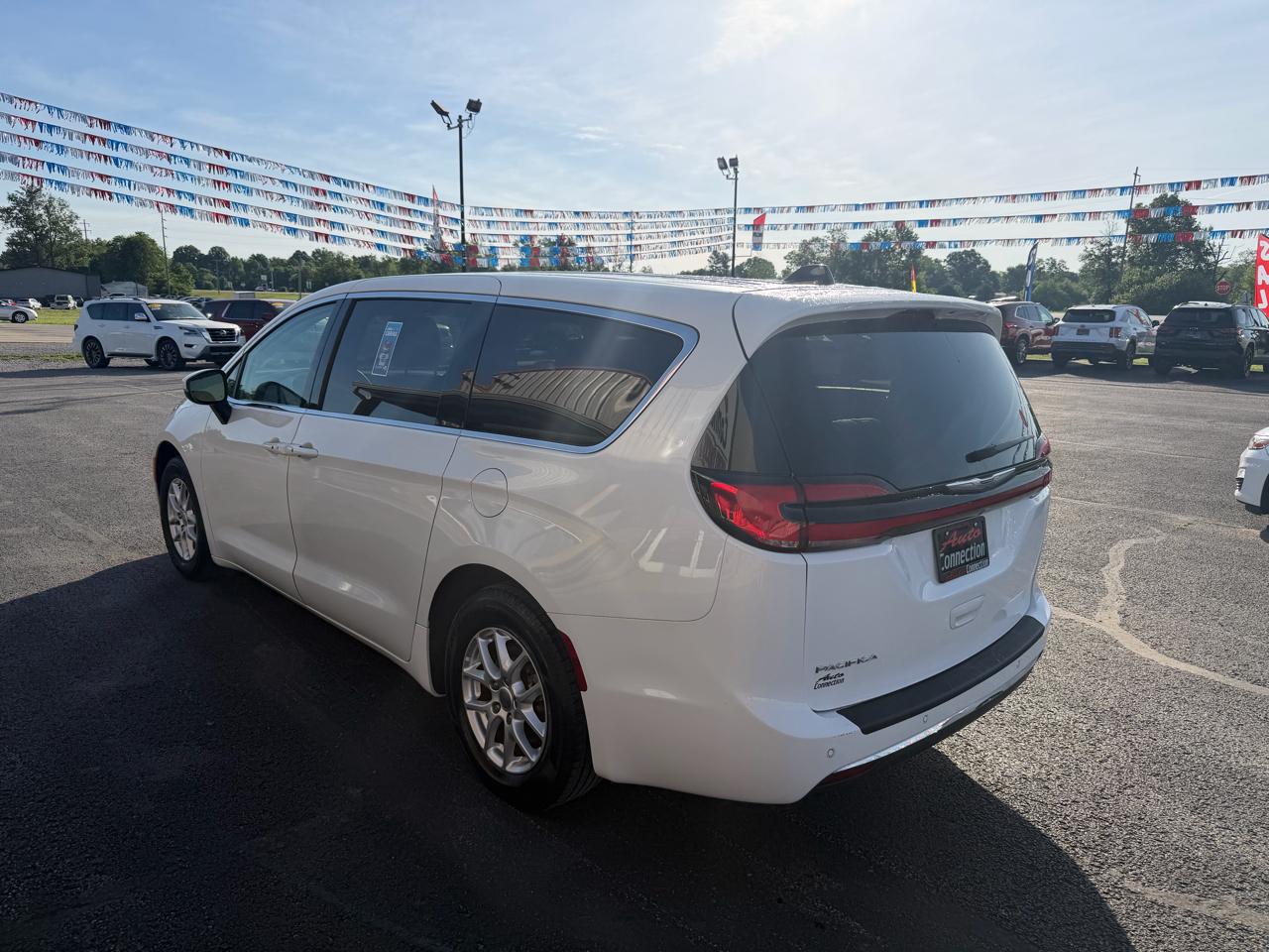 Chrysler Pacifica Touring L FWD 2023