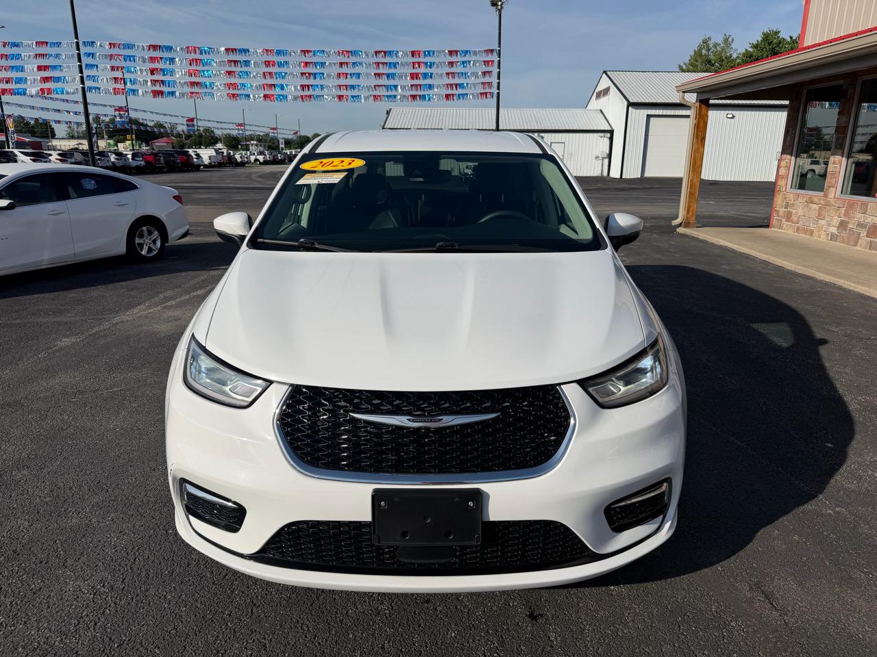 Chrysler Pacifica Touring L FWD 2023