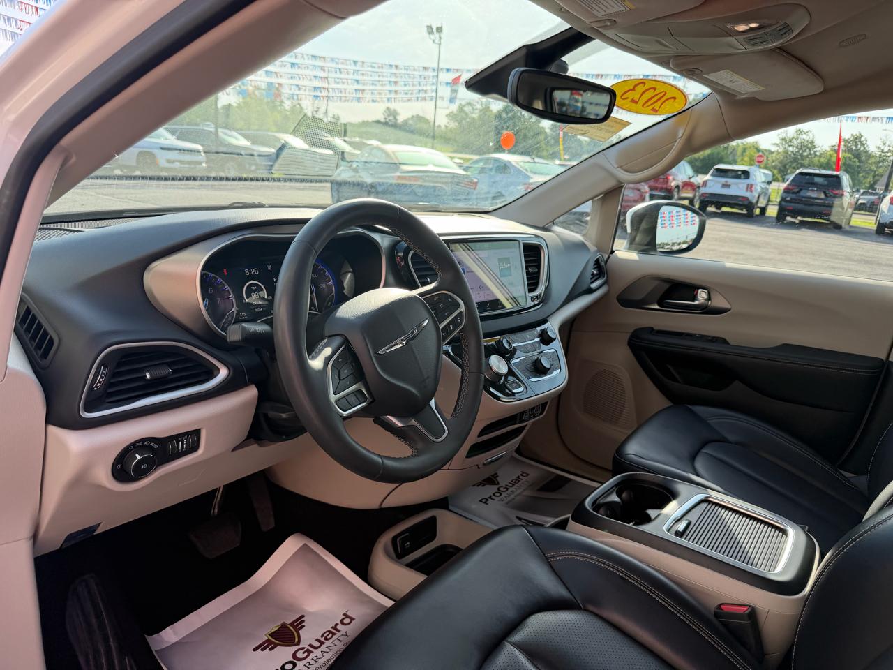 Chrysler Pacifica Touring L FWD 2023