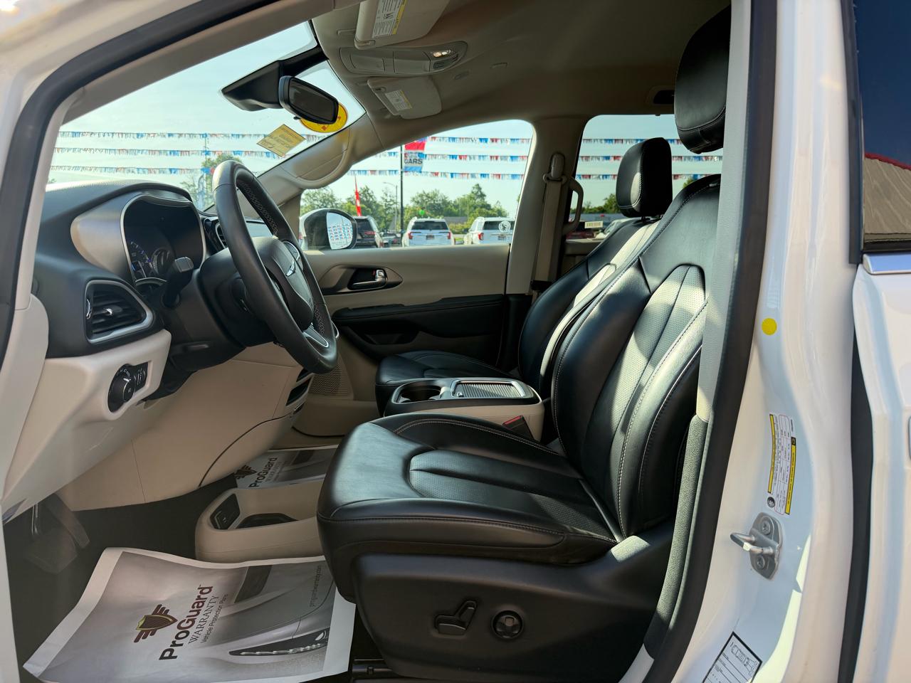 Chrysler Pacifica Touring L FWD 2023