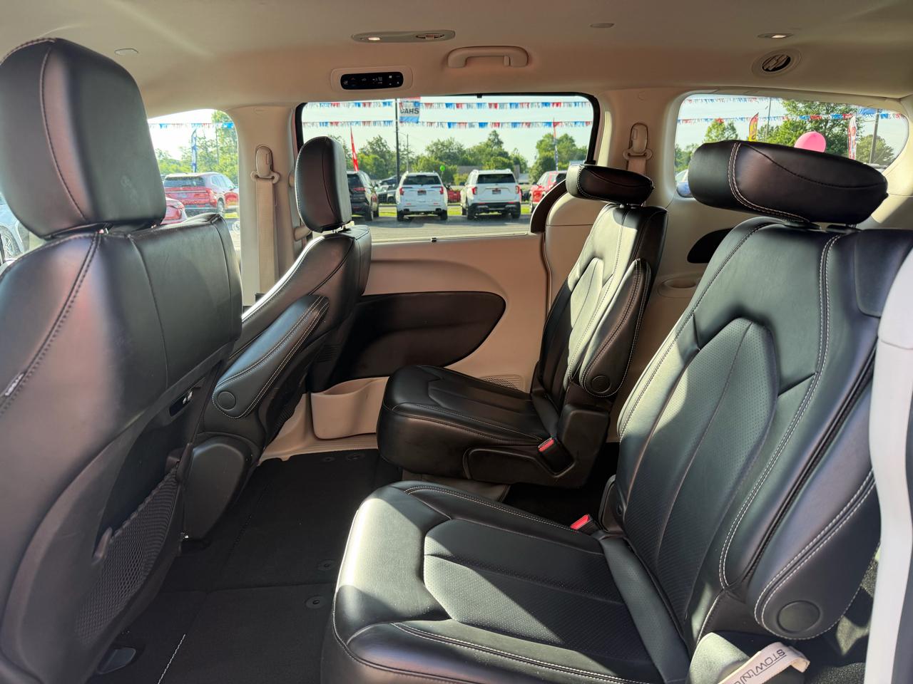 Chrysler Pacifica Touring L FWD 2023