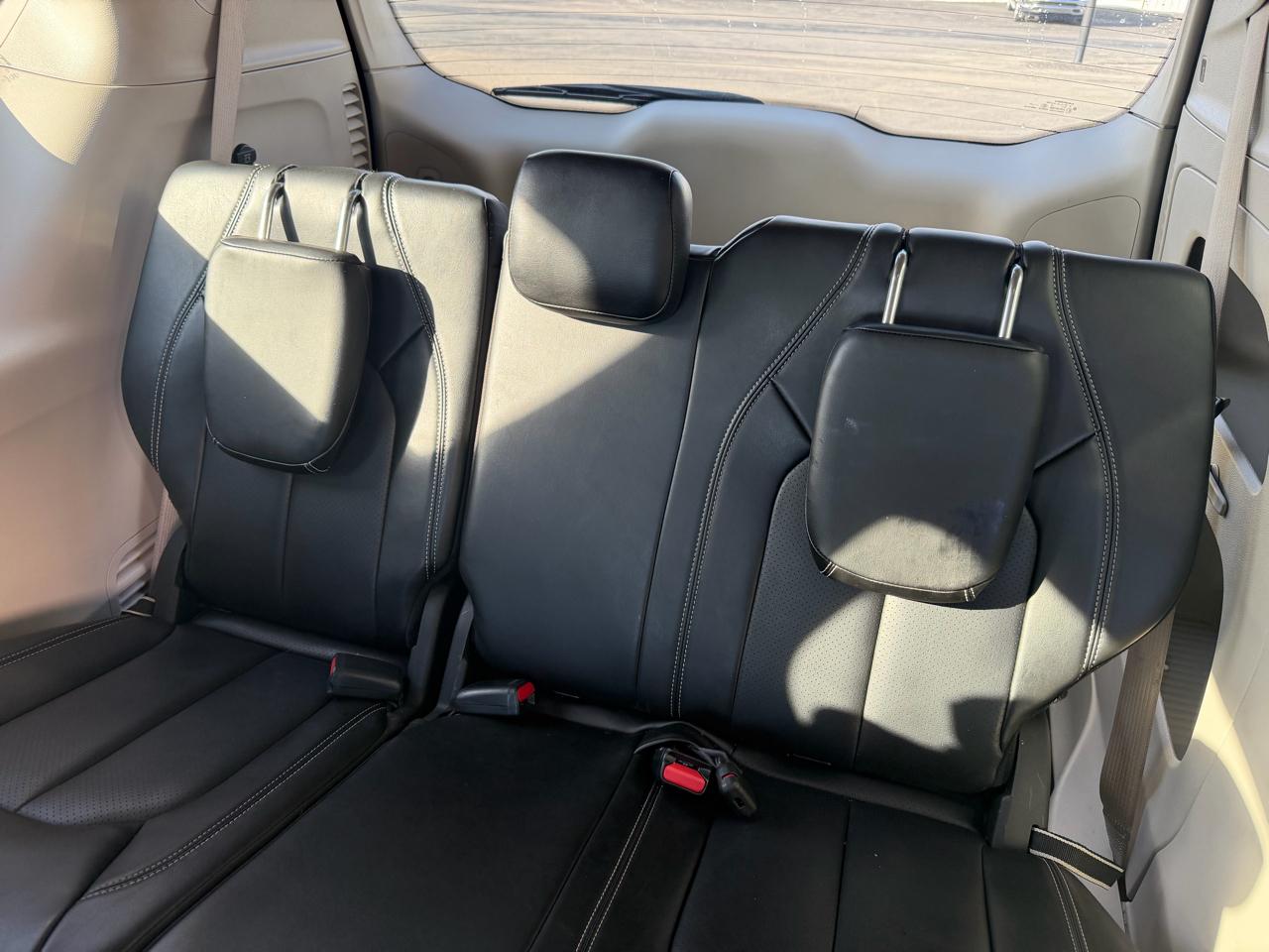 Chrysler Pacifica Touring L FWD 2023