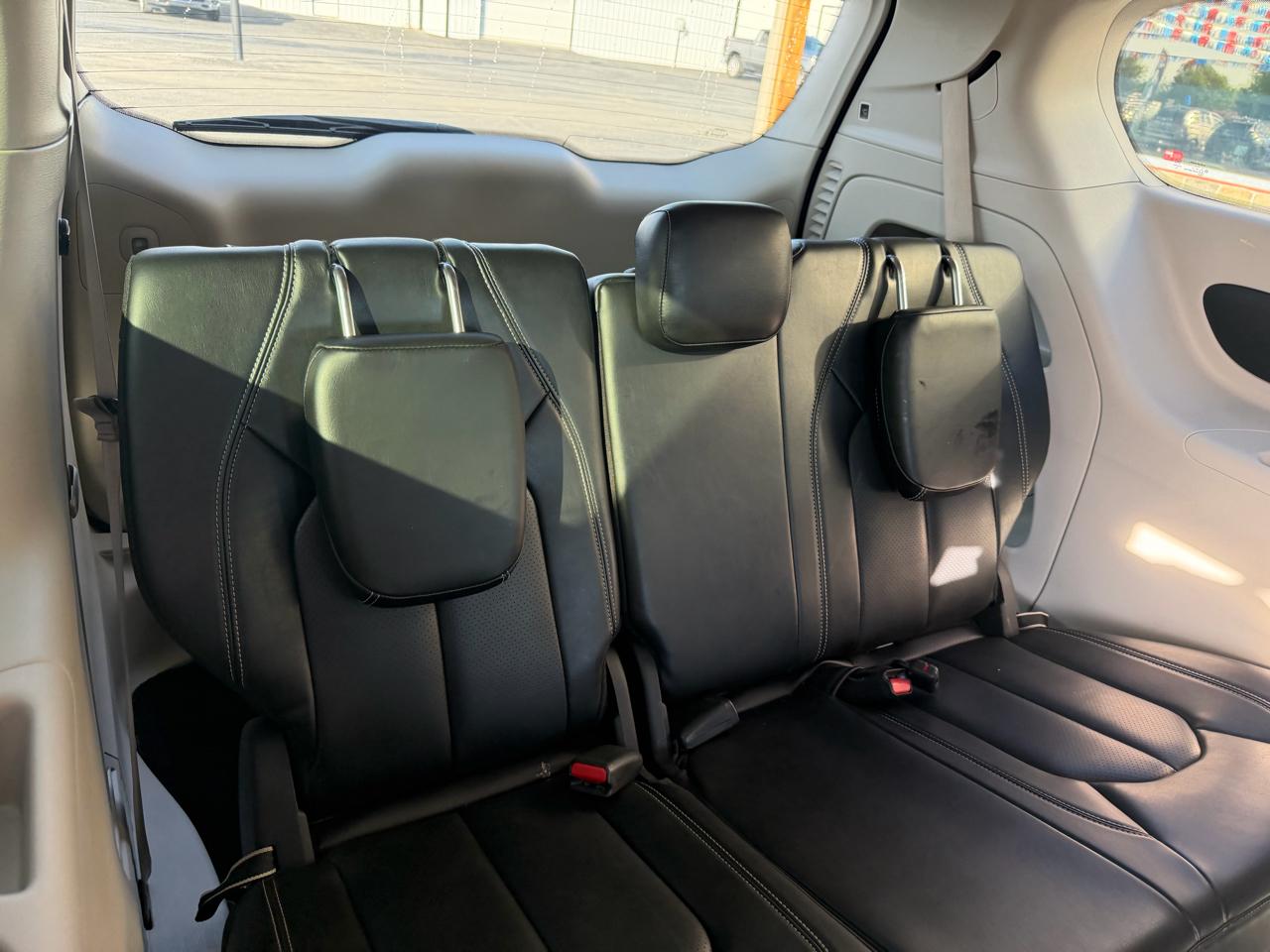 Chrysler Pacifica Touring L FWD 2023