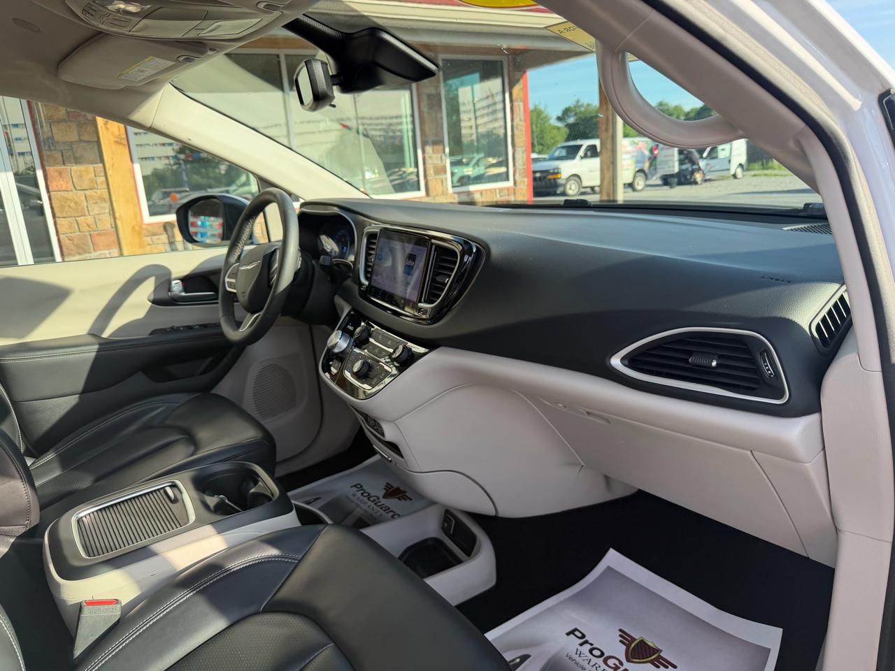 Chrysler Pacifica Touring L FWD 2023