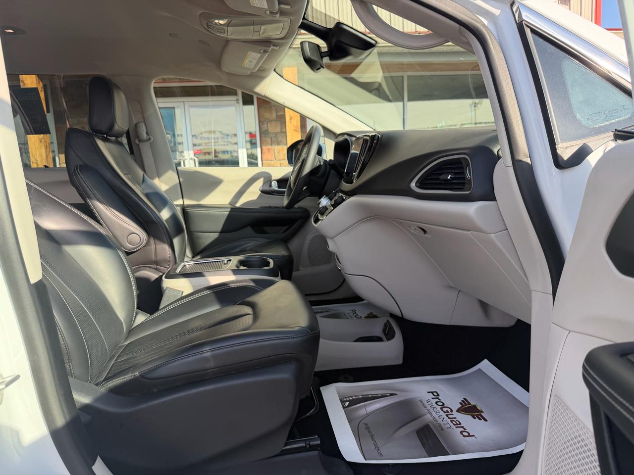 Chrysler Pacifica Touring L FWD 2023