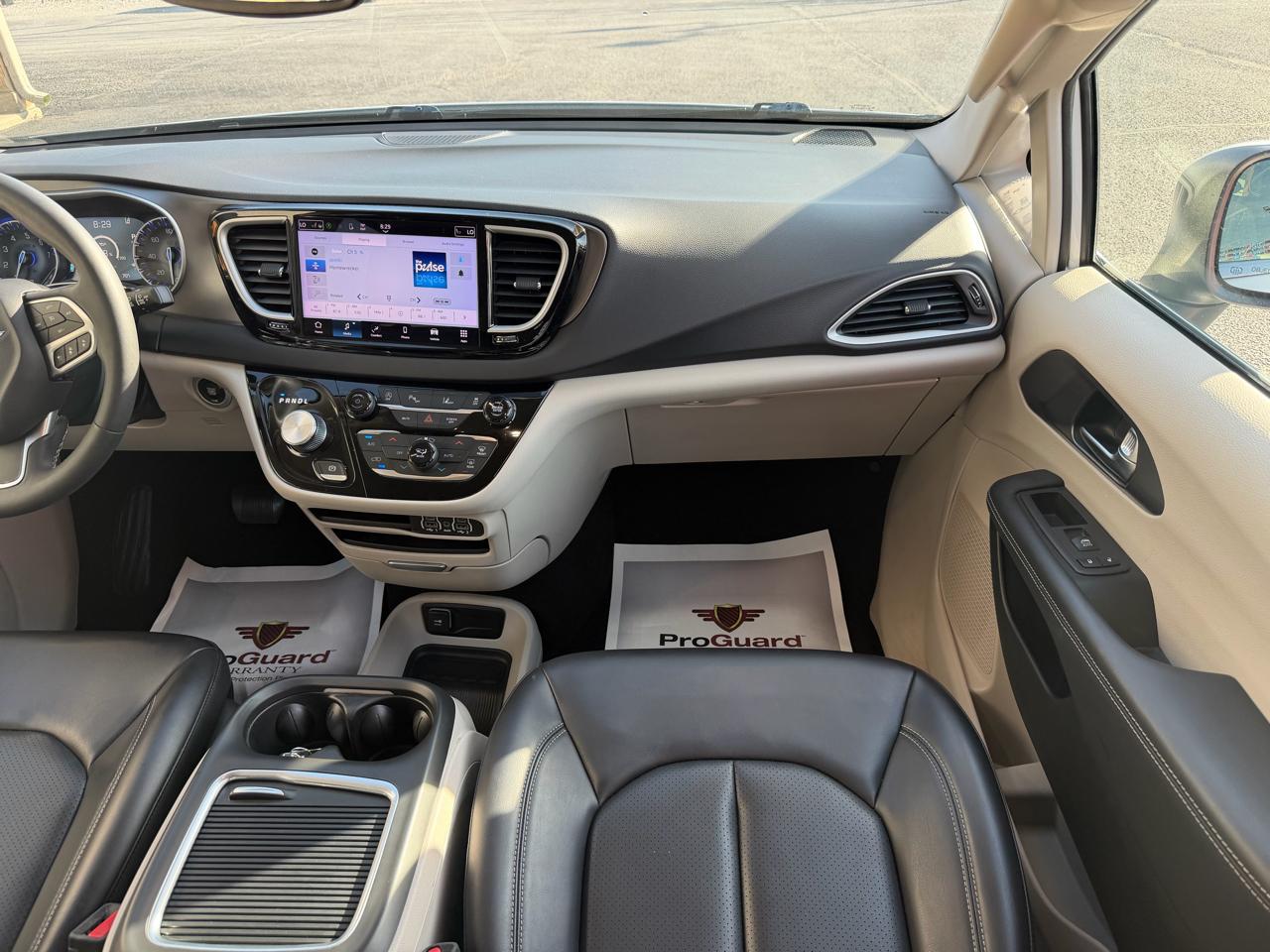 Chrysler Pacifica Touring L FWD 2023
