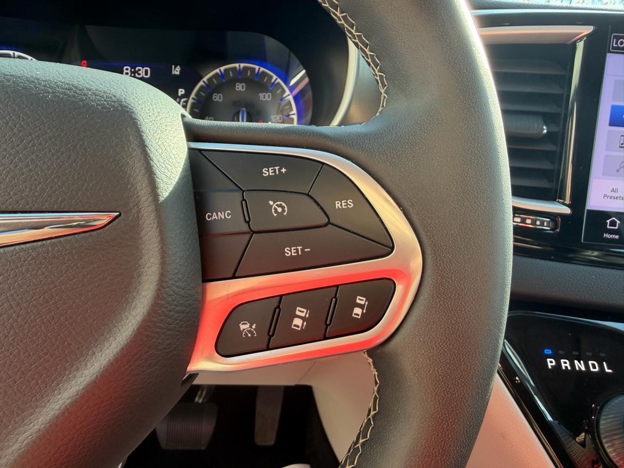 Chrysler Pacifica Touring L FWD 2023