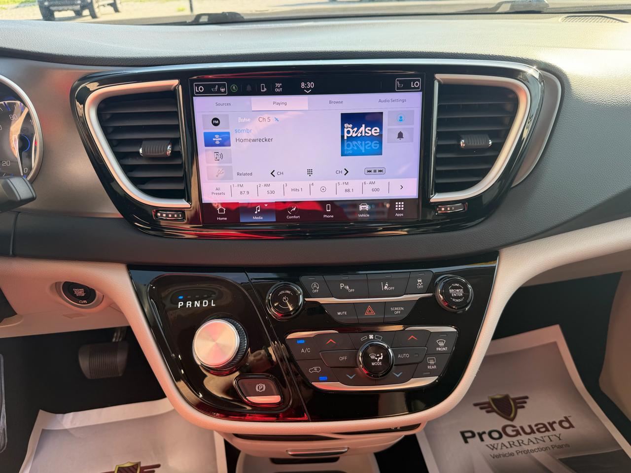 Chrysler Pacifica Touring L FWD 2023