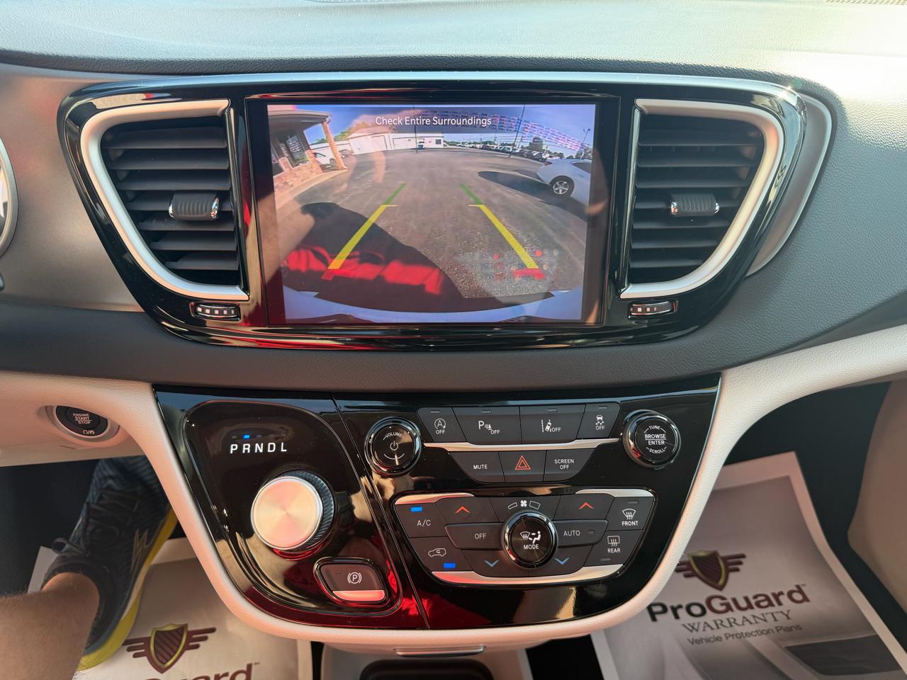 Chrysler Pacifica Touring L FWD 2023