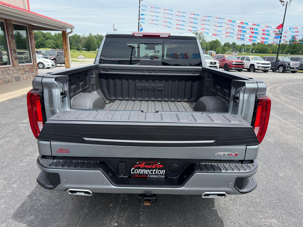 GMC Sierra 1500 4WD Crew Cab 147" AT4 2026