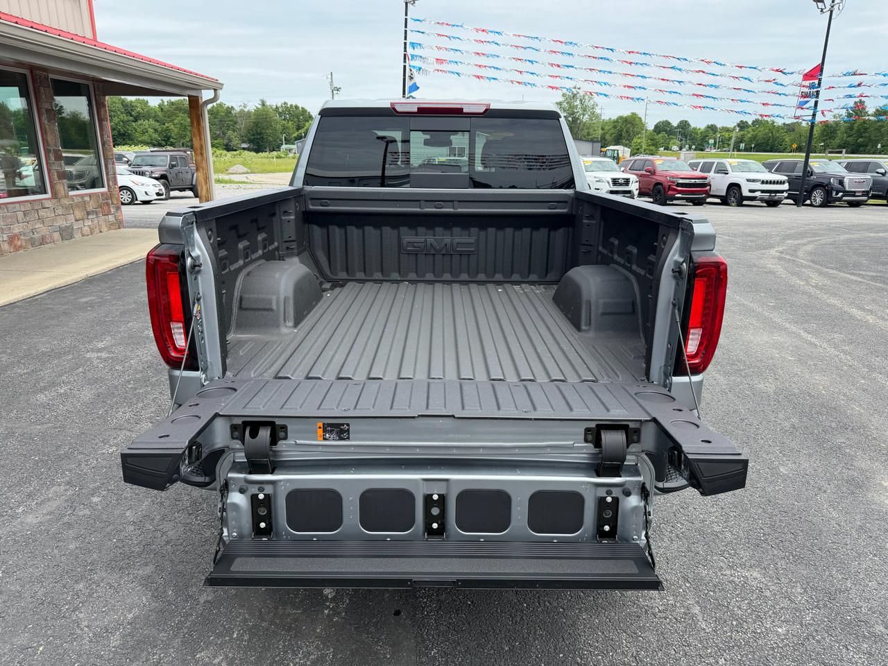 GMC Sierra 1500 4WD Crew Cab 147" AT4 2026