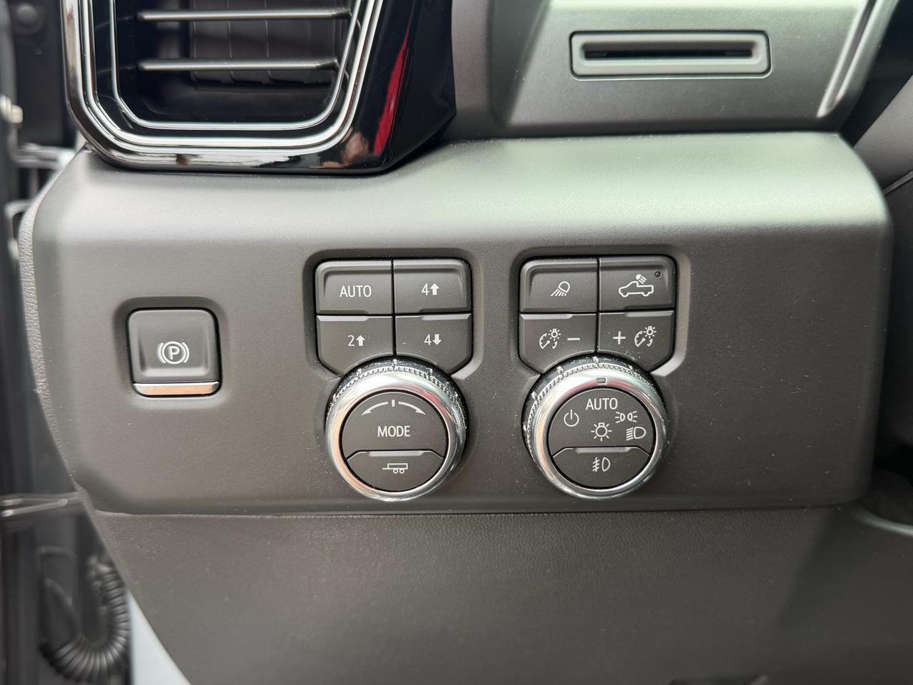 GMC Sierra 1500 4WD Crew Cab 147" AT4 2026
