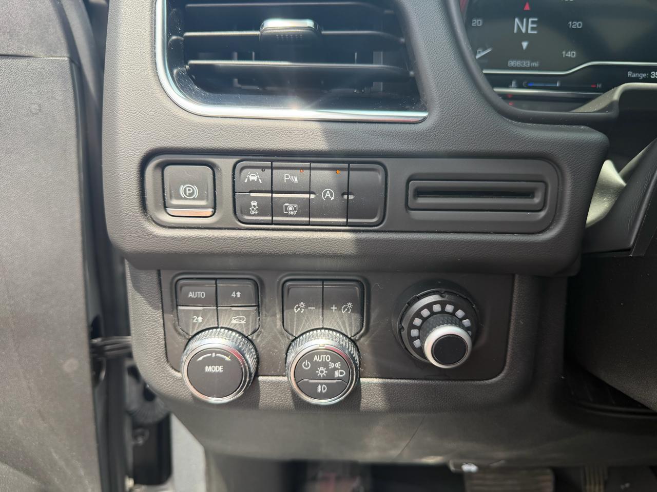 GMC Yukon XL 4WD 4dr SLT 2023