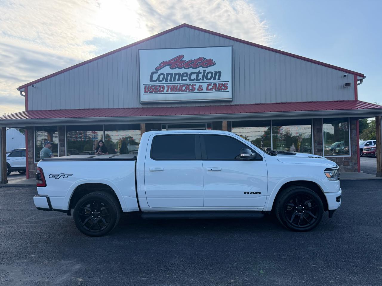 RAM 1500 Laramie 4x4 Crew Cab 5'7" Box 2022