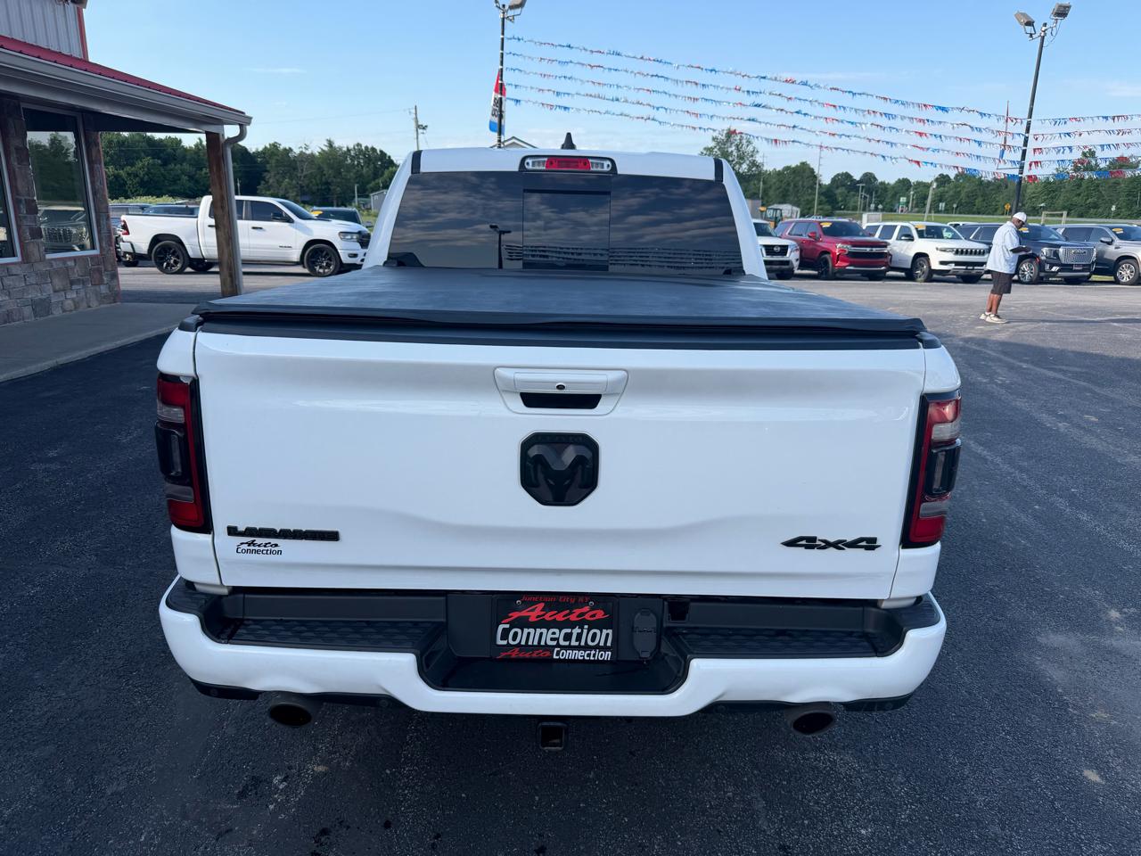 RAM 1500 Laramie 4x4 Crew Cab 5'7" Box 2022