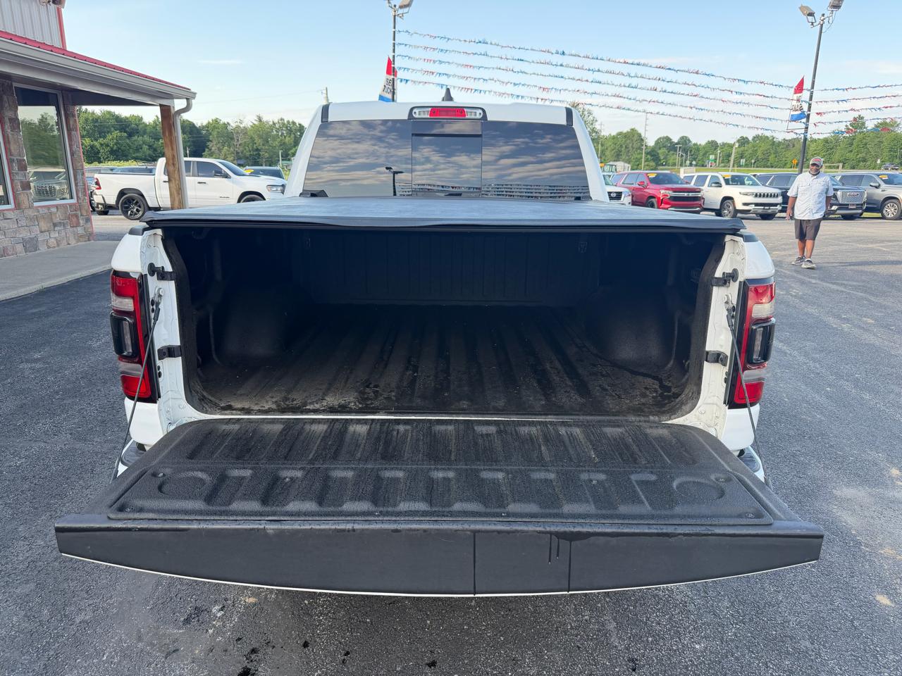 RAM 1500 Laramie 4x4 Crew Cab 5'7" Box 2022