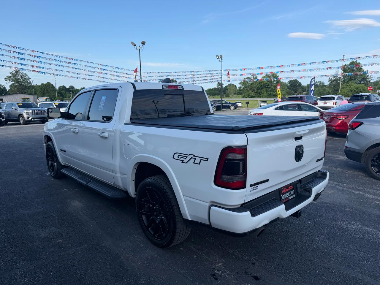 RAM 1500 Laramie 4x4 Crew Cab 5'7" Box 2022