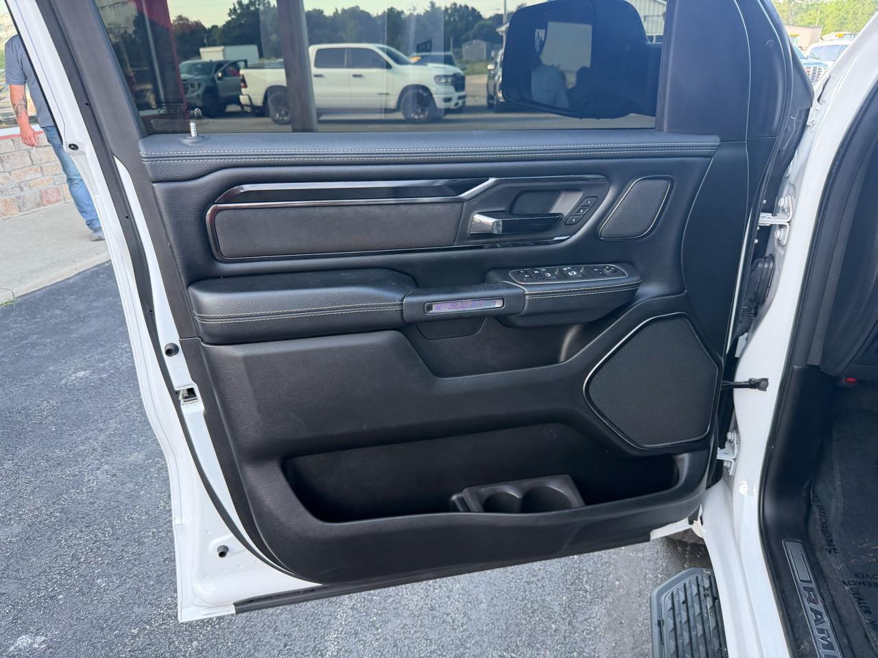 RAM 1500 Laramie 4x4 Crew Cab 5'7" Box 2022