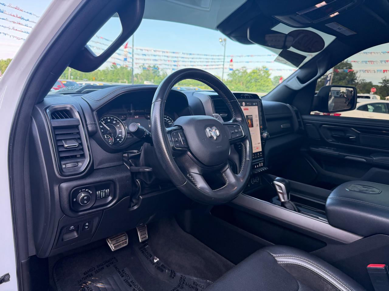 RAM 1500 Laramie 4x4 Crew Cab 5'7" Box 2022
