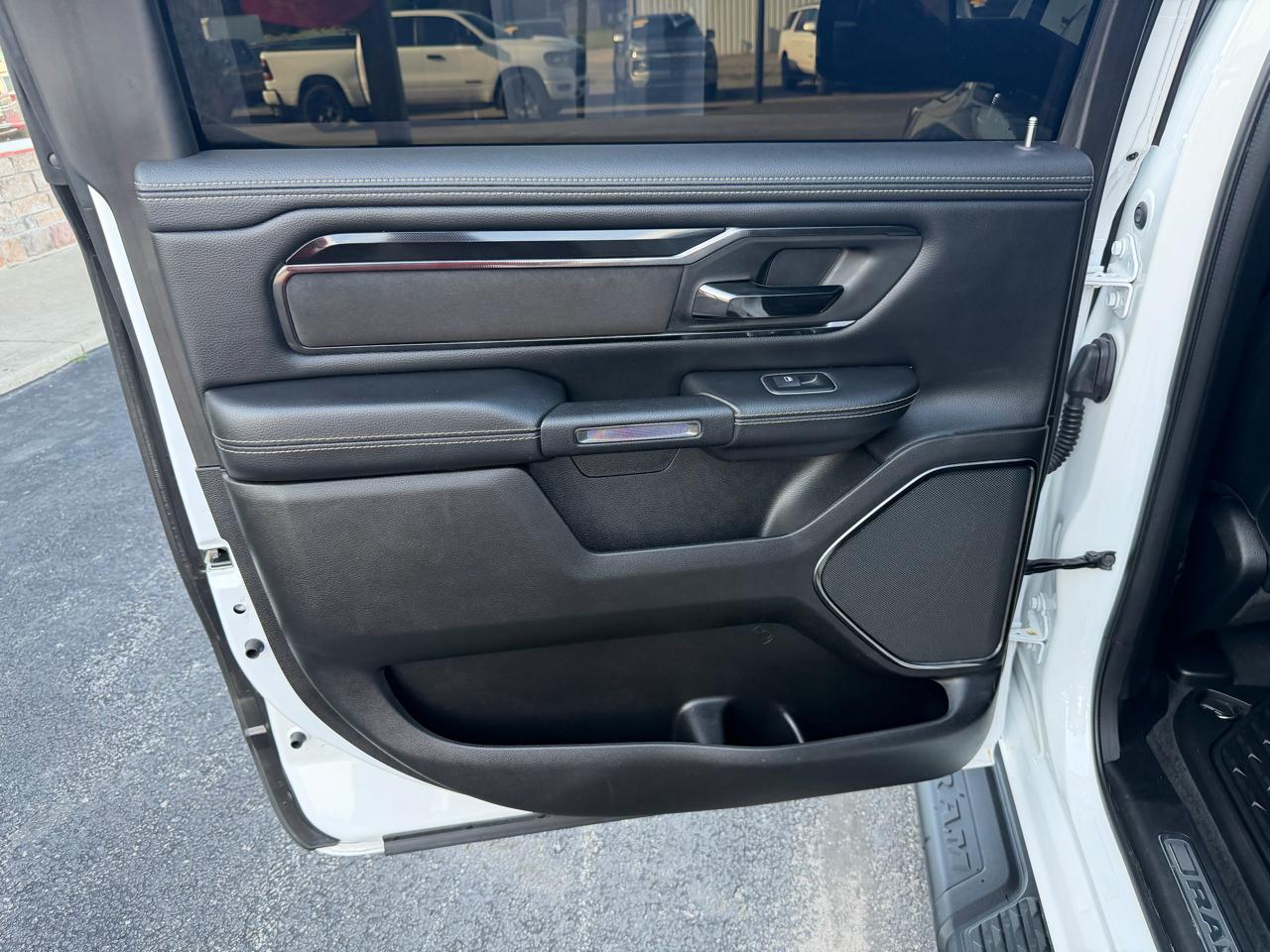 RAM 1500 Laramie 4x4 Crew Cab 5'7" Box 2022