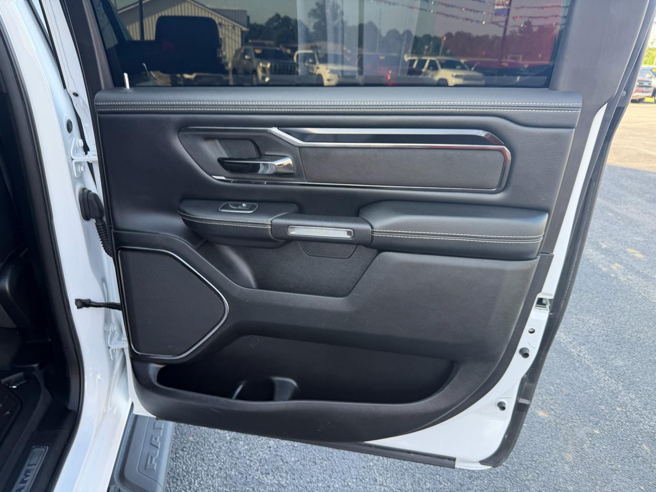 RAM 1500 Laramie 4x4 Crew Cab 5'7" Box 2022