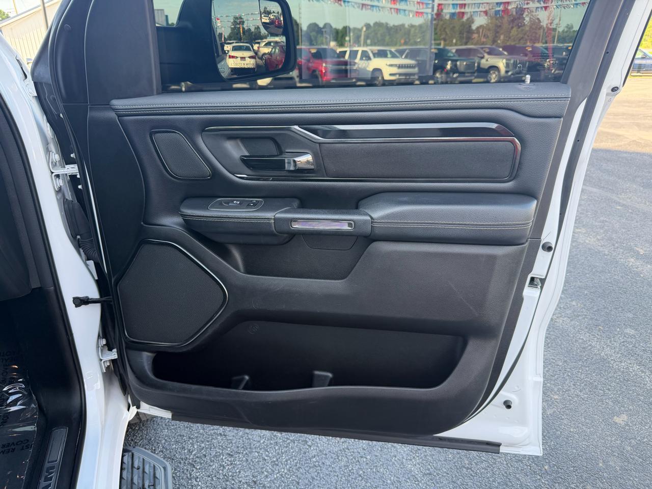 RAM 1500 Laramie 4x4 Crew Cab 5'7" Box 2022