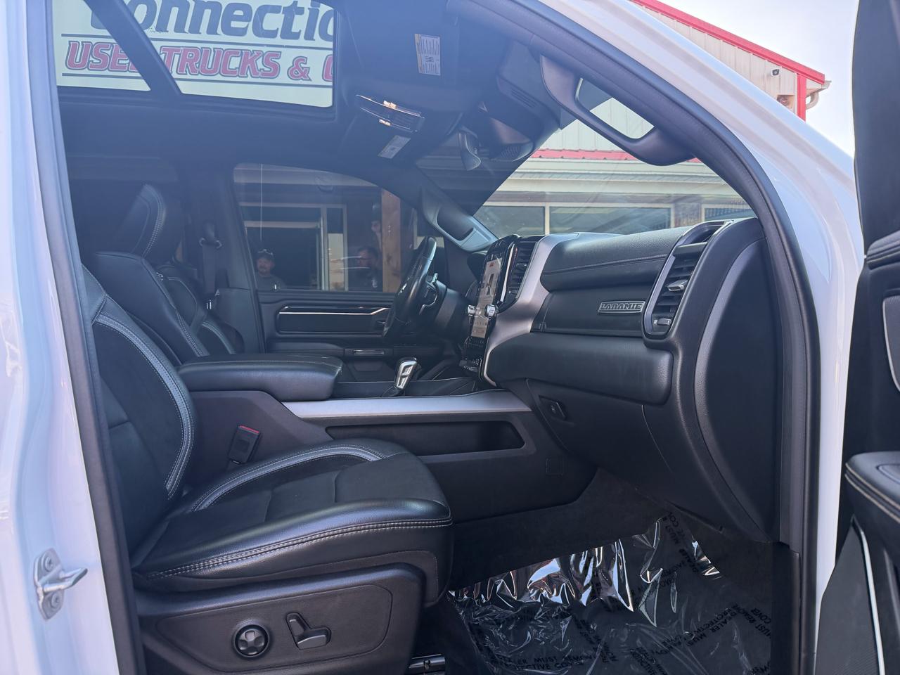 RAM 1500 Laramie 4x4 Crew Cab 5'7" Box 2022