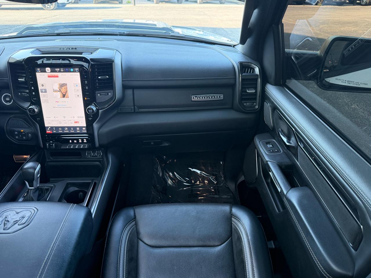 RAM 1500 Laramie 4x4 Crew Cab 5'7" Box 2022
