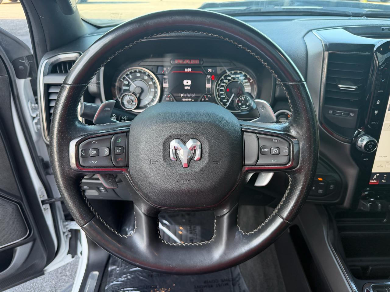 RAM 1500 Laramie 4x4 Crew Cab 5'7" Box 2022