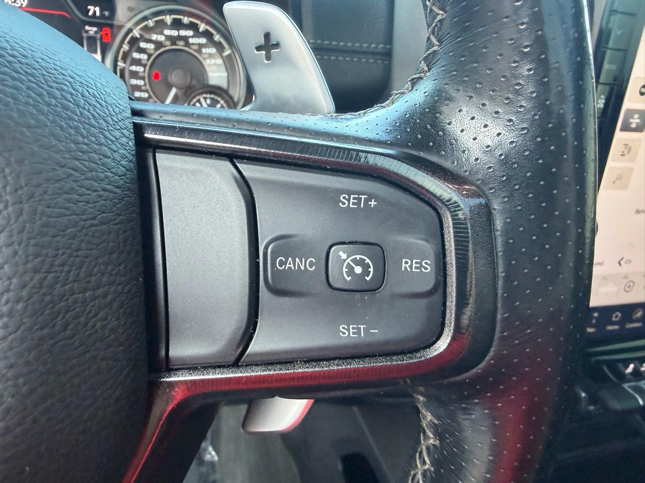 RAM 1500 Laramie 4x4 Crew Cab 5'7" Box 2022