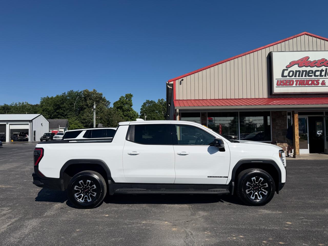 GMC Sierra EV e4WD Crew Cab Standard Range Elevation 2026