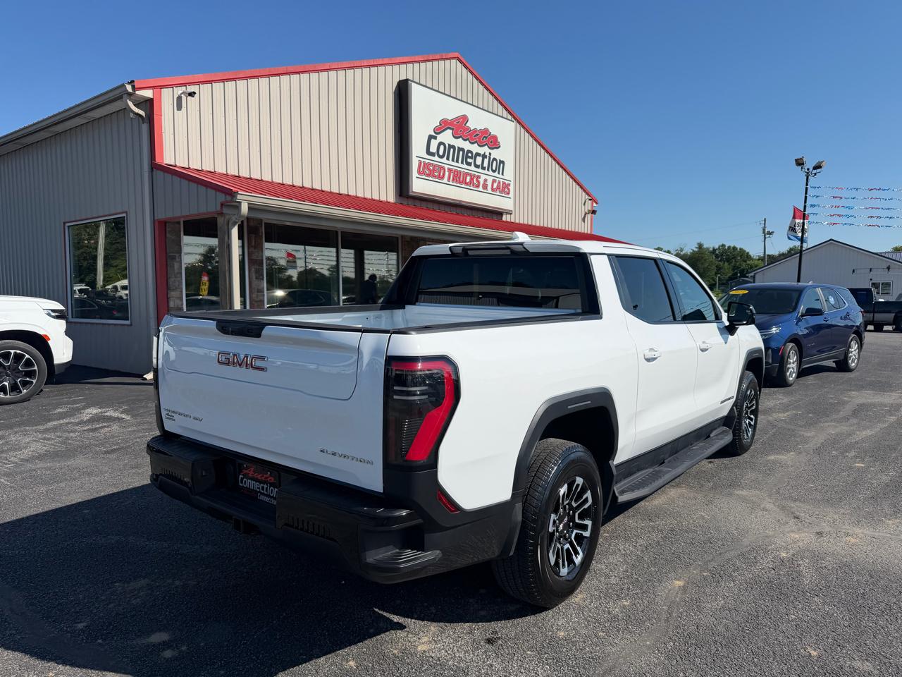 GMC Sierra EV e4WD Crew Cab Standard Range Elevation 2026