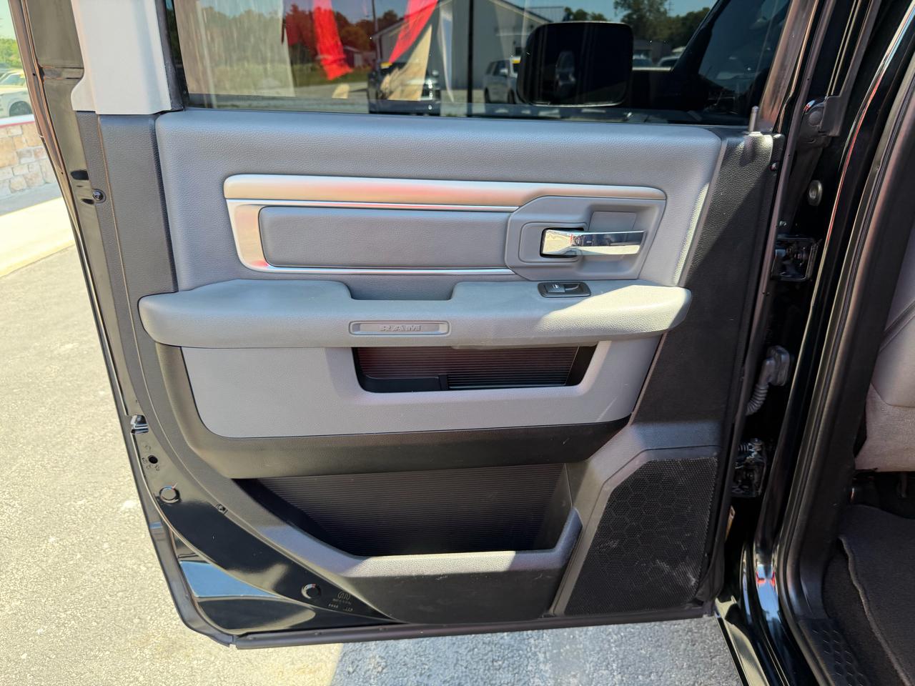 RAM 1500 2WD Crew Cab 140.5" Big Horn 2013