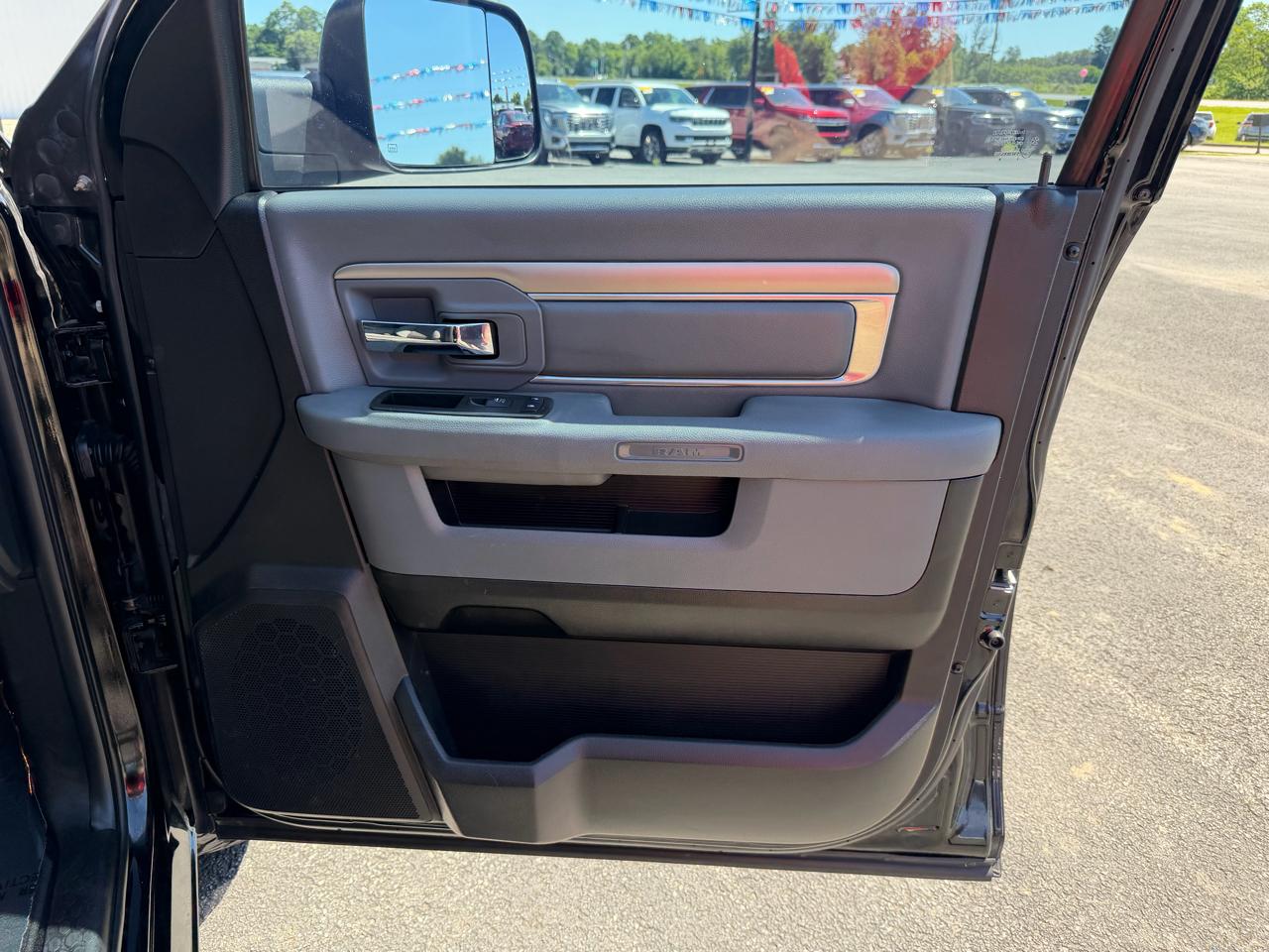 RAM 1500 2WD Crew Cab 140.5" Big Horn 2013