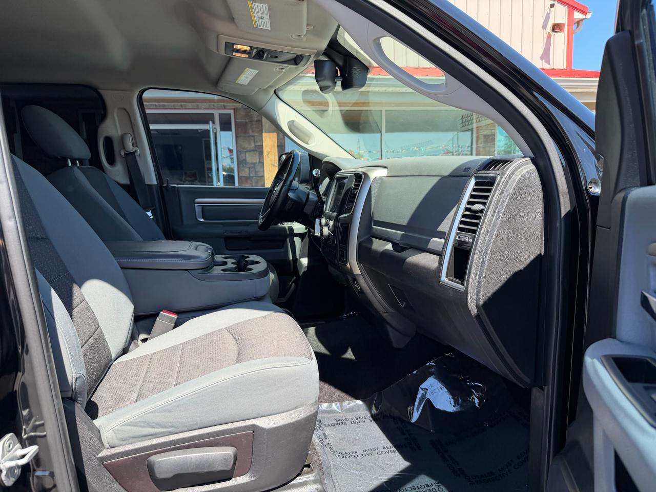 RAM 1500 2WD Crew Cab 140.5" Big Horn 2013