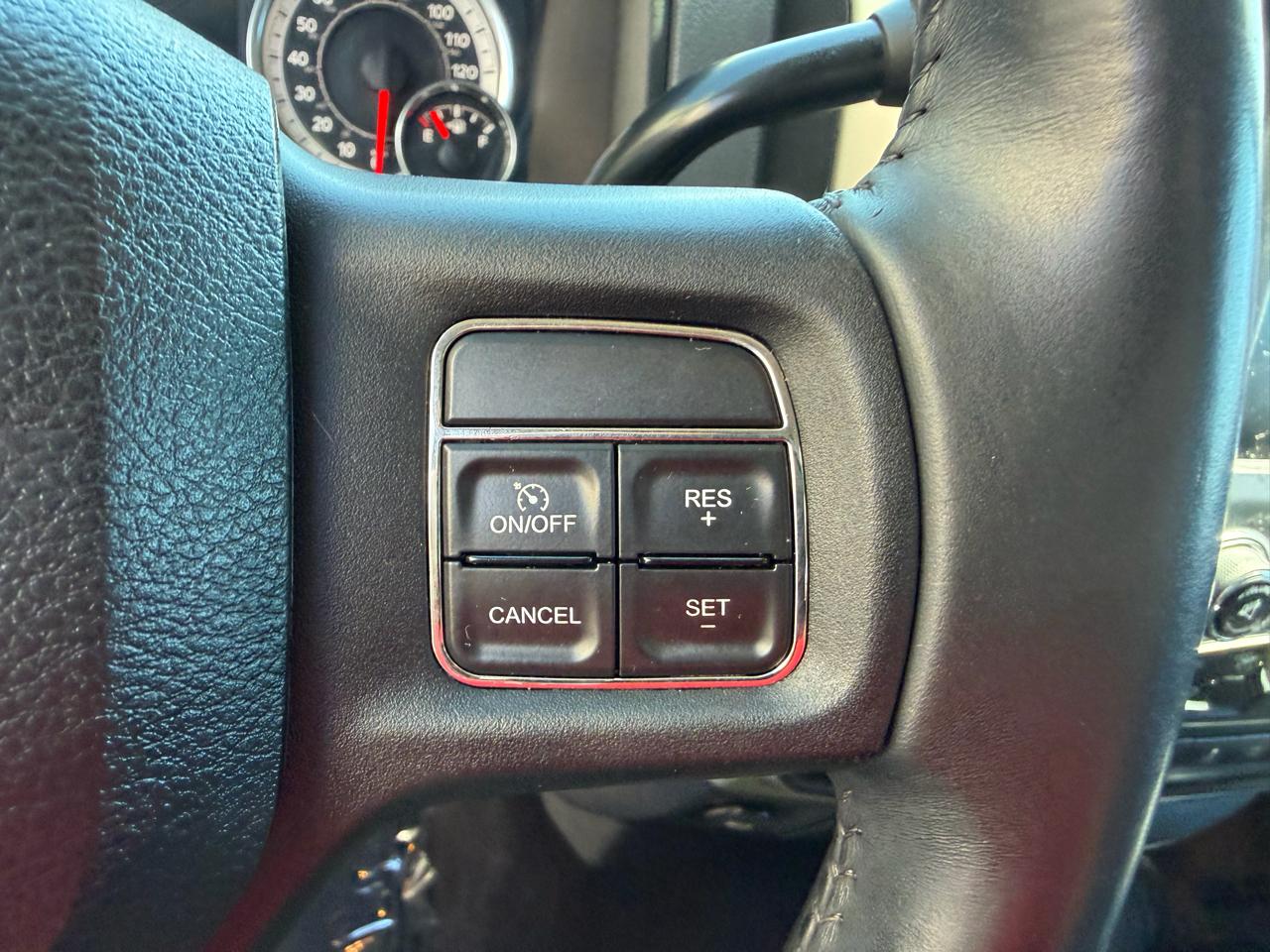 RAM 1500 2WD Crew Cab 140.5" Big Horn 2013
