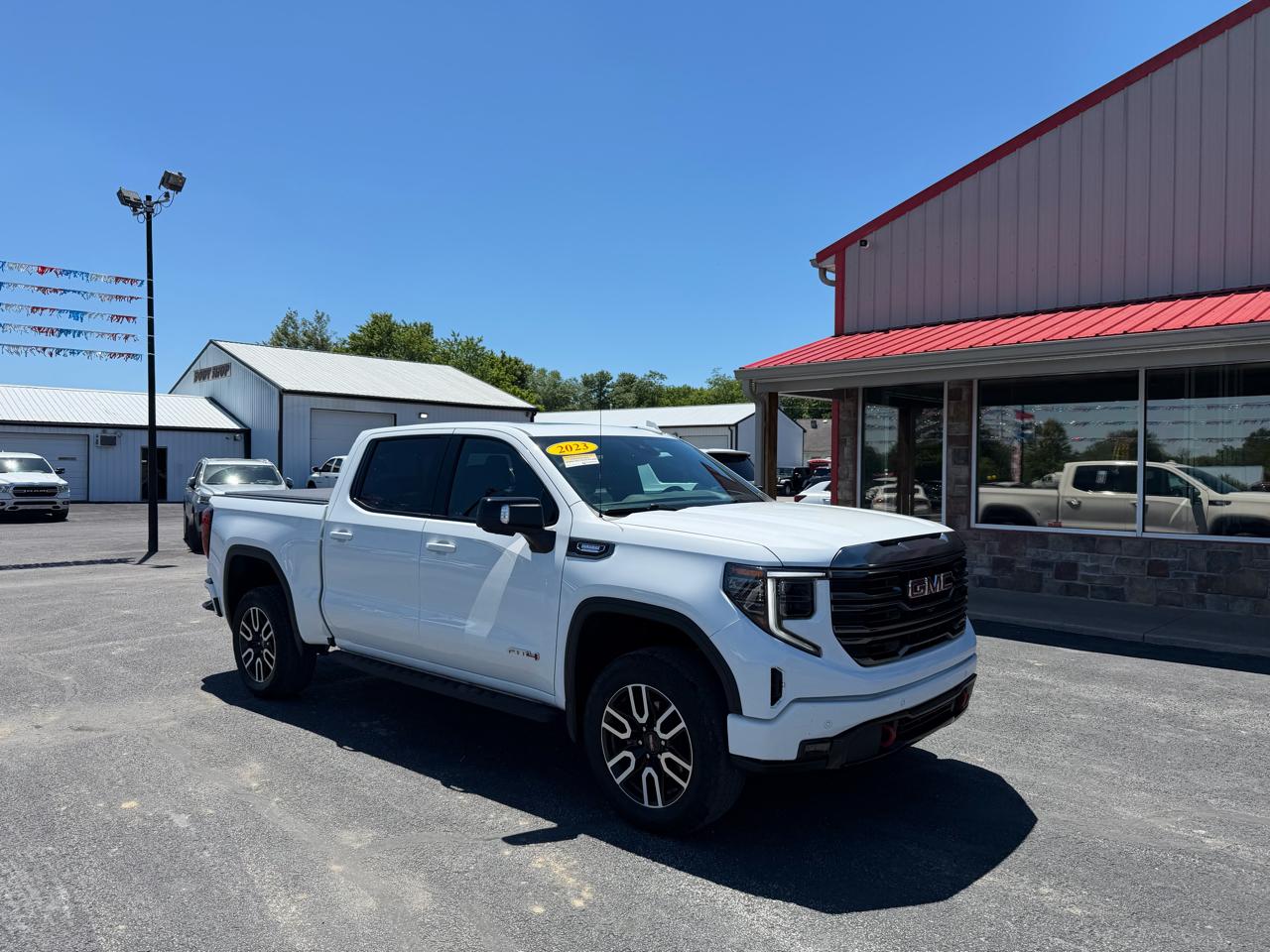 GMC Sierra 1500 4WD Crew Cab 147" AT4 2023