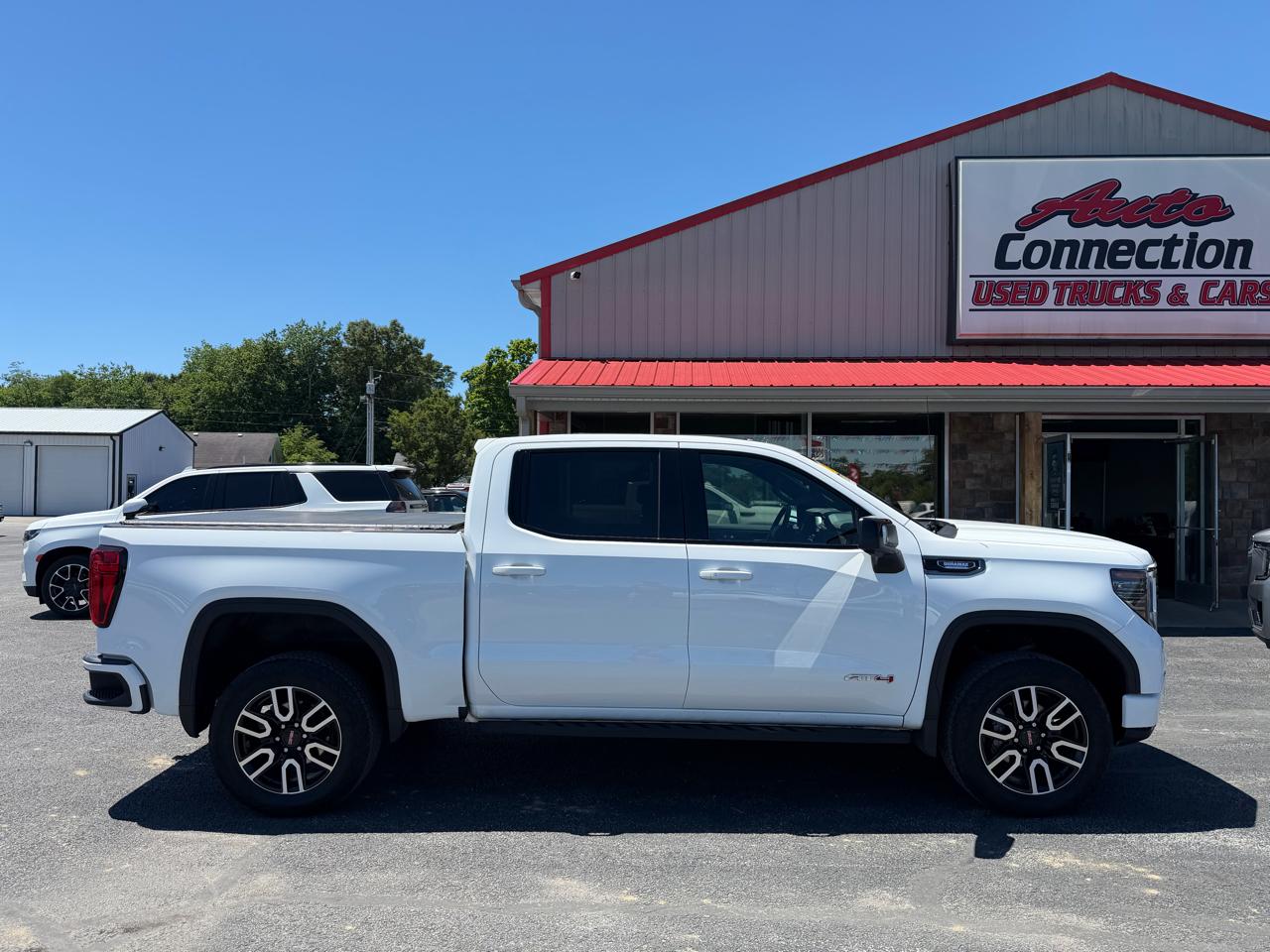 GMC Sierra 1500 4WD Crew Cab 147" AT4 2023