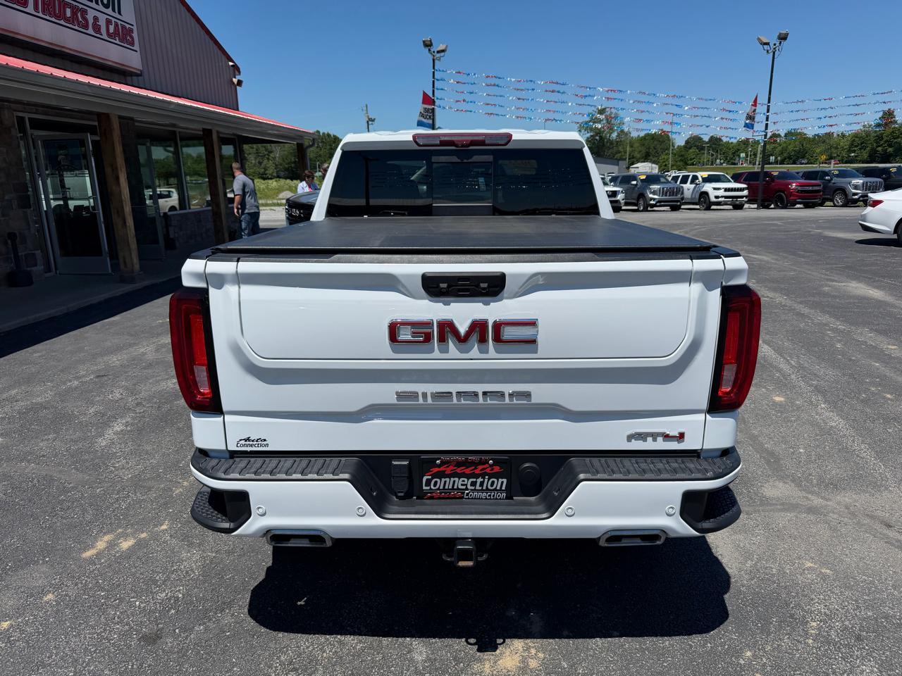 GMC Sierra 1500 4WD Crew Cab 147" AT4 2023